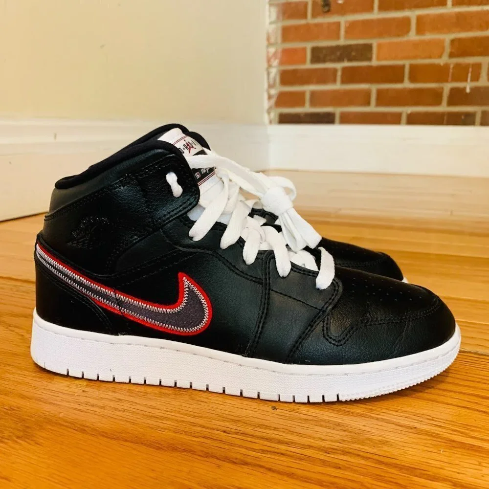 Nike Air Jordan Youth Size 5.5 Black BQ6931-016